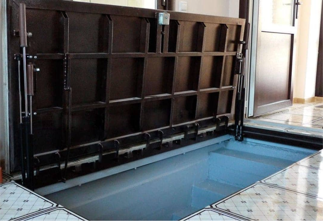 Люк в подвал с амортизаторами