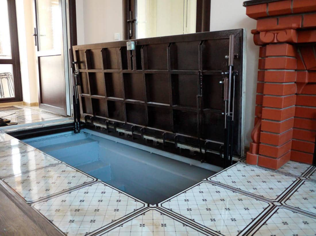 напольный люк в подвал